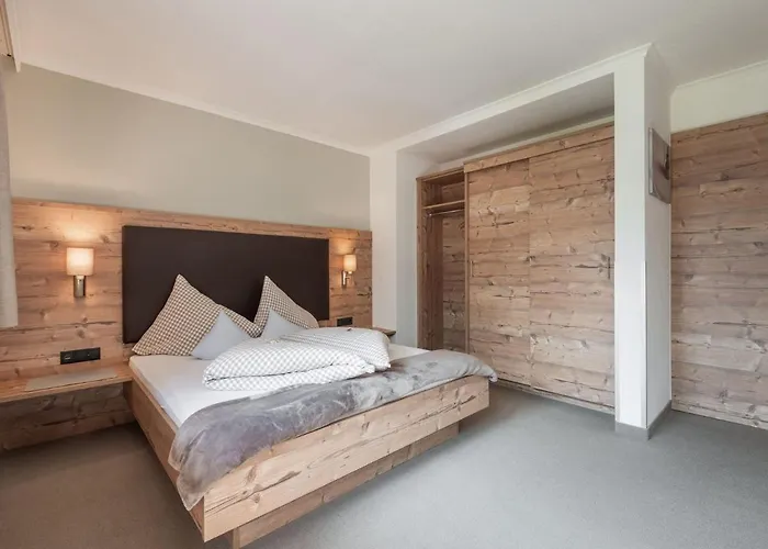 Living-apart Anita Oetz