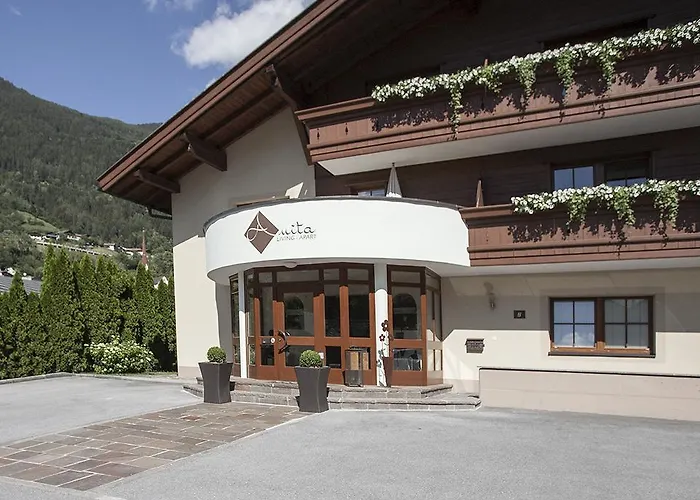 Living-apart Anita Hotel