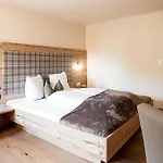 Living-apart Anita 3* 외치