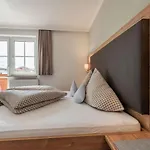 Living-apart Anita 3*