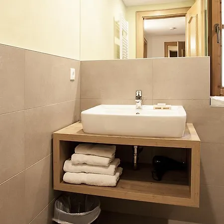 Living-apart Anita 3*