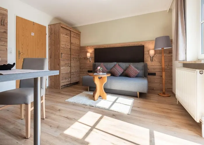 Living-apart Anita Otel