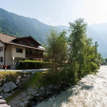 Living-apart Anita Oetz