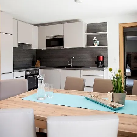 Living-apart Anita 3*