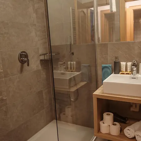 Living-apart Anita Oetz