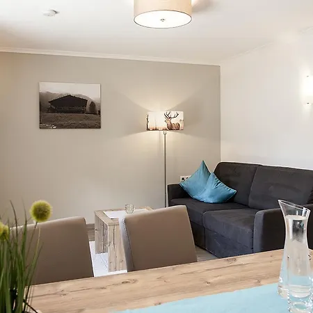 Living-apart Anita Oetz