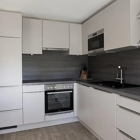 Living-apart Anita 3*