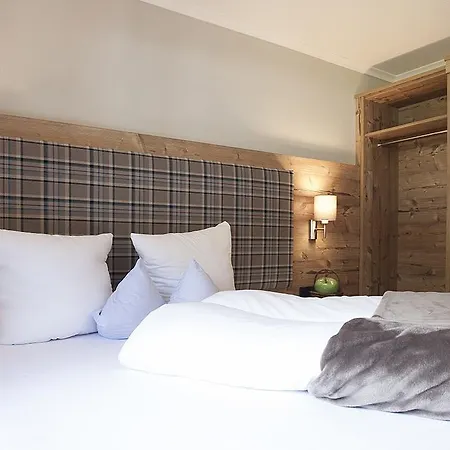 Living-apart Anita Oetz